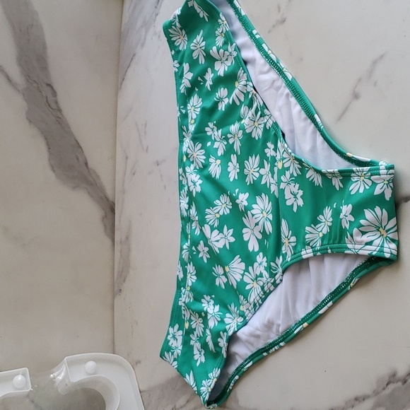 Tutorutor High Waisted Ruffle Floral Print Bikini in Green & White Size XL - Picture 7 of 11